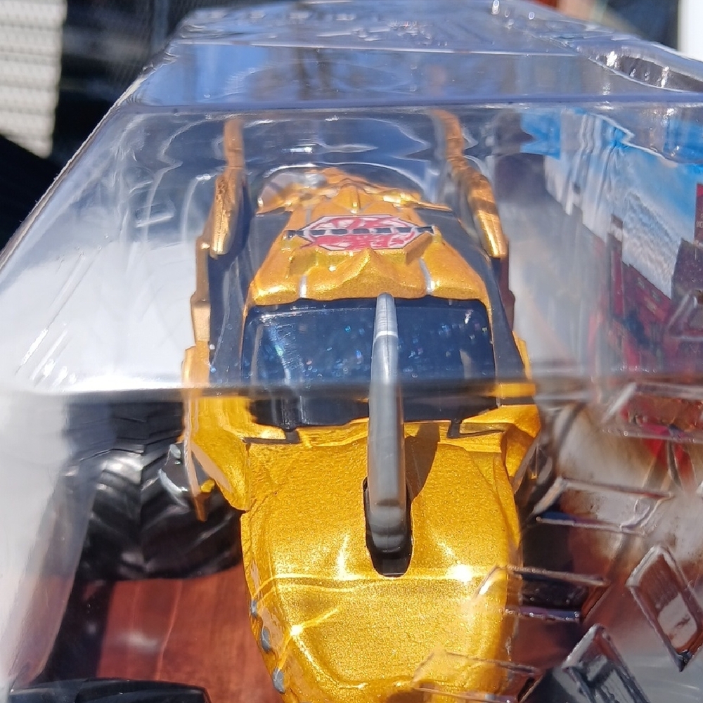 Dragonoid  Monster Jam Truck Toy - Gold and Black. 1/24 - Picture 5 of 7